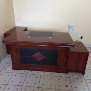 1.4 m executive desk with side drawers 8314